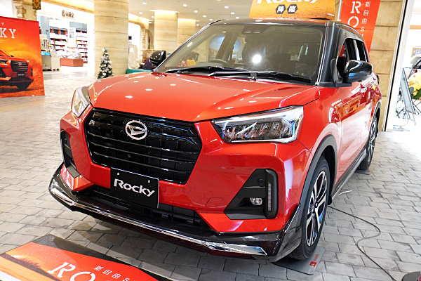 ダイハツ ロッキー プレミアム レッド / ブラック Daihatsu