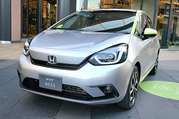 ホンダ フィット ネス シルバー Honda Fit NESS : Silver | Car and 