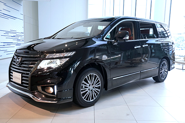 日産 エルグランド ジェットブラック アーバンクロム ブラック Nissan