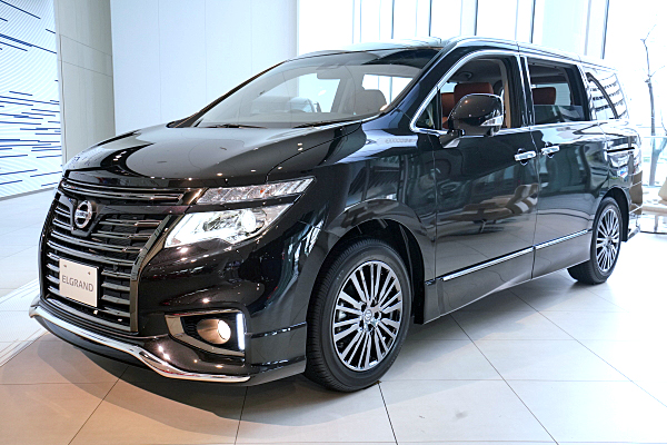 日産 エルグランド ジェットブラック アーバンクロム ブラック Nissan