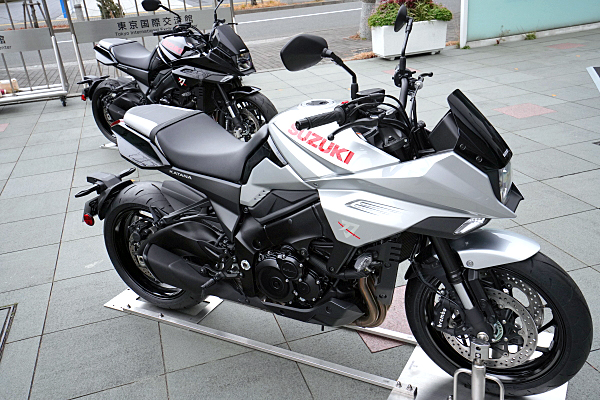 スズキ カタナ シルバー Suzuki KATANA : Silver | Car and Moto