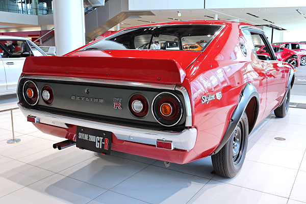 Nissan Skyline 2000 GT-R PGC10 赤 1969年式 IG3548 Nissan Skyline 2000 GT-R (PGC10) Red 1/18 Ignition