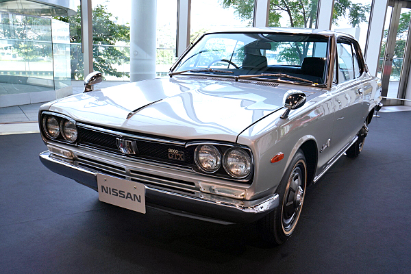 希少品 新品未開封Sky line 2000 GT-X KGC10 Silver