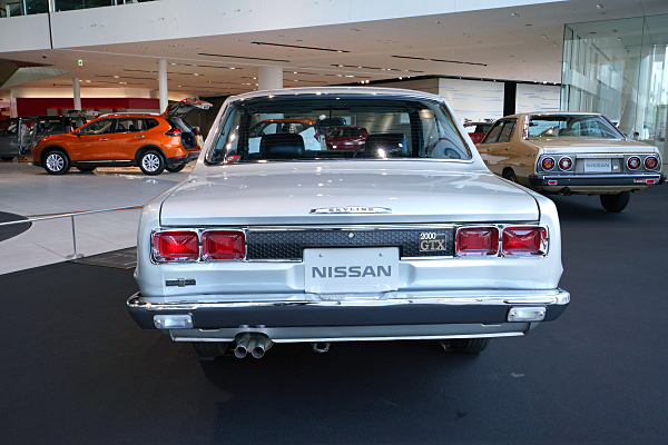 希少品　新品未開封Sky line 2000 GT-X KGC10 Silver 日産オンラインショップ：NISSAN collection Model Car