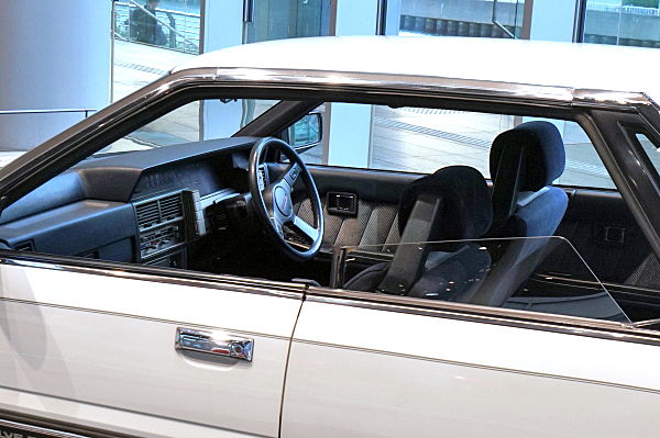 日産 スカイライン 4ドアハードトップ GT パサージュ 1985 HR31 ホワイト Nissan Skyline 4Door Hardtop GT  Passage 1985 HR31 : White | Car and Moto in Japan