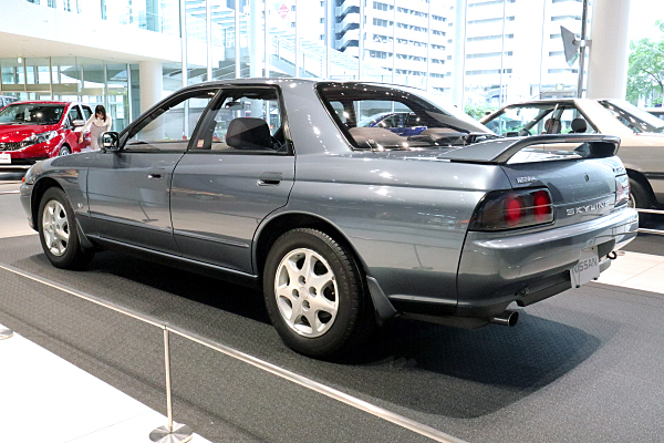 日産 スカイライン 4ドア GTS25 タイプX・G 1993 R32 グレー