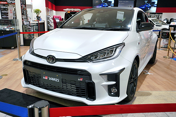 トヨタ GRヤリス 非売品 成約記念品 ホワイト 白 ミニカー 1/30