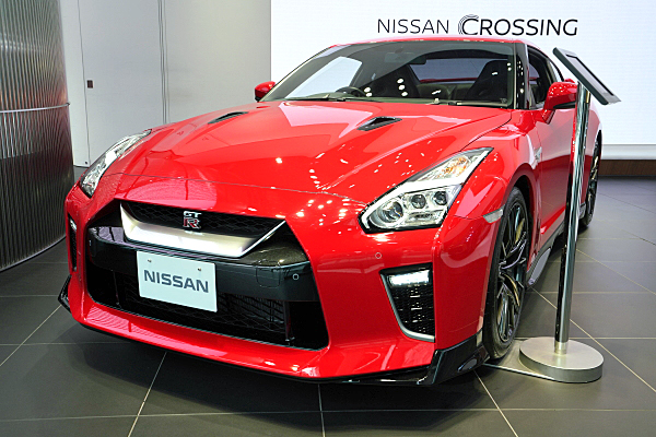 Nissan GT-R R/C 赤 スカイラインレッド”をまとい今も現役で走り続ける箱スカGT-R