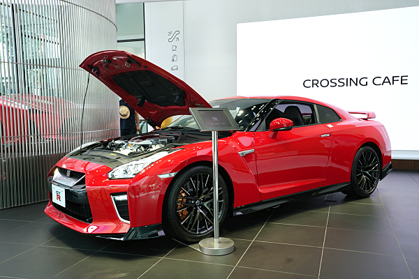 Nissan GT-R R/C 赤 IG3616 1/18 Nissan Skyline 2000 GT-R (KPGC10) Red | LINE UP