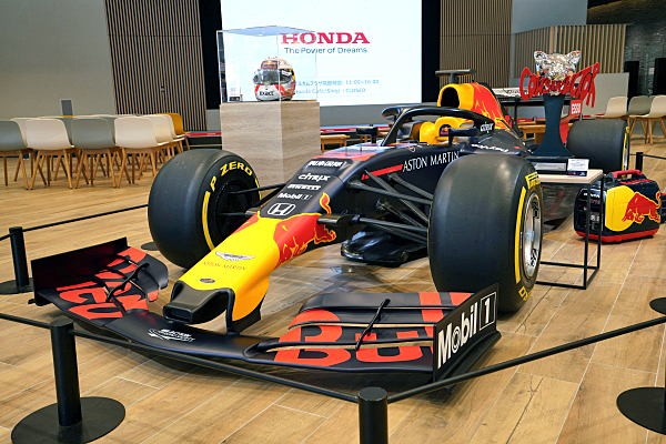 アストンマーチン レッドブル レーシング RB14 ショーカー 2020 アストンマーチン レッドブル レーシング RB14 ショーカー 2020