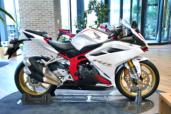 cbr250rr白 250ccスーパースポーツバイク『CBR250RR』は次のステージへ！ 最高出力