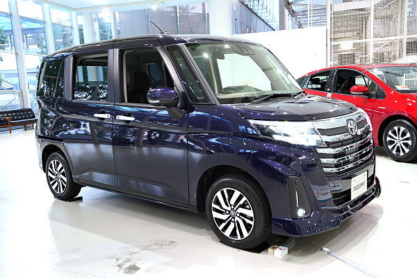 トヨタ ルーミー カラーサンプル ミニカー レーザーブルークリスタルシャイン Amazon | 1/30 トヨタ 新型ルーミー ROOMY カラーサンプル