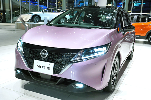 日産 ノート X プロトタイプ ピンク / ブラック (2) Nissan Note X