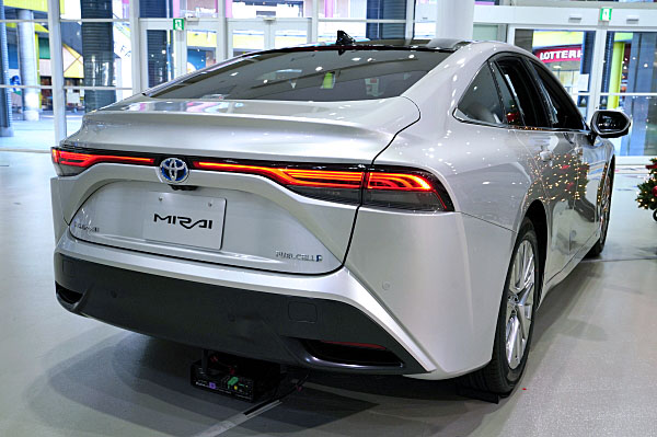トヨタ ミライ Z シルバー Toyota Mirai Z : Silver | Car and