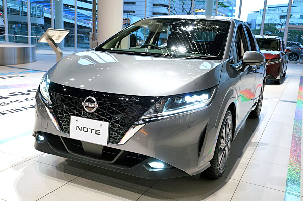 日産 ノート X グレー Nissan Note X : Gray | Car and Moto in Japan