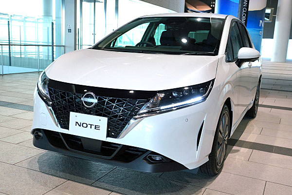 日産 ノート X ホワイト Nissan Note X : White | Car and Moto in Japan