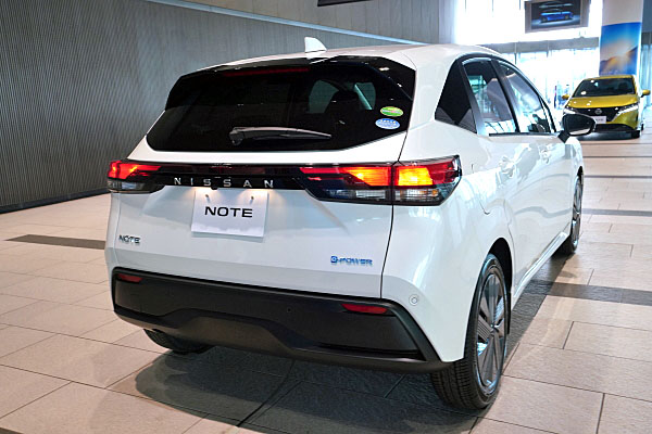 日産 ノート X ホワイト Nissan Note X : White | Car and Moto in Japan