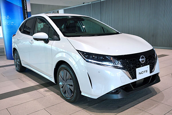 日産 ノート X ホワイト Nissan Note X : White | Car and Moto in Japan