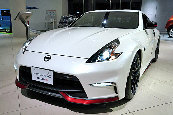 日産 フェアレディ Z ニスモ ホワイト (2) Nissan Fairlady Z