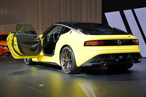 NISSAN フェアレディZ Prototype イエロー 4K ) Nissan Fairlady Z Prototype : Yellow - YouTube