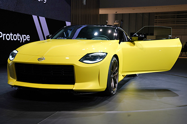 NISSAN フェアレディZ Prototype イエロー フェアレディZプロトタイプ」を公開 日産、「復活」の象徴期待