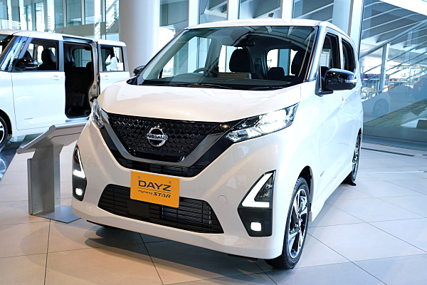 日産 デイズ ハイウェイスター X アーバンクロム ホワイト Nissan Dayz