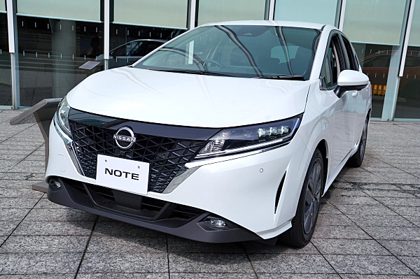 日産 ノート X ホワイト (2) Nissan Note X : White (2) | Car and