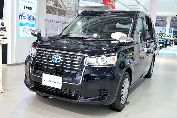 トヨタ ジャパンタクシー 匠 ブラック (2) Toyota JPN TAXI 