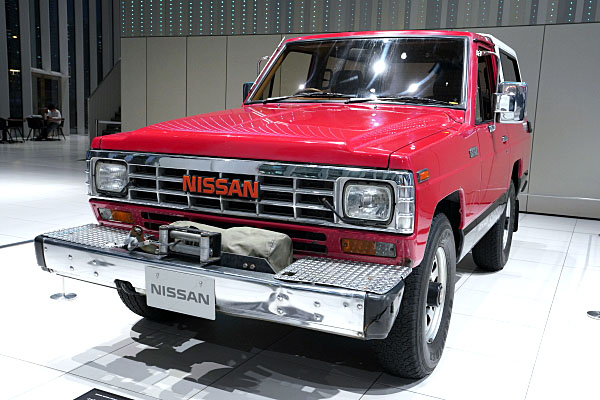 日産 サファリ 4WD 1985 Nissan SAFARI 4WD 1985 | Car and Moto