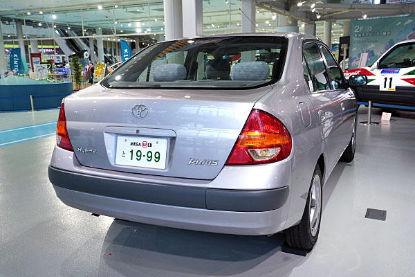 トヨタ プリウス 1997 NHW10 Toyota Prius 1997 NHW10 | Car and Moto