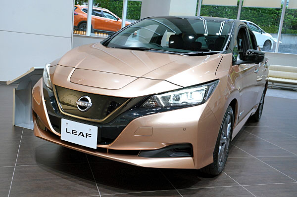 日産 リーフ アーバンクロム カッパー / ブラック Nissan Leaf Urban
