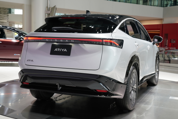 日産 アリア シルバー / ブラック Nissan ARIYA : Silver