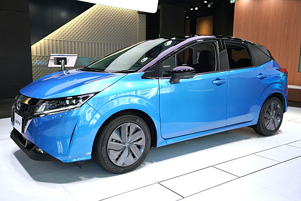 日産 ノート X ブルー / ブラック Nissan Note X : Blue / Black | Car