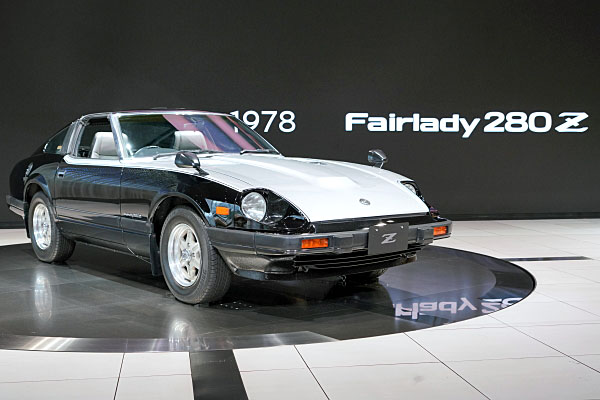 自動車 FAIRLADY280Z-T NISSAN FAIRLADY Z 280Z-T | 1979 | TWO TONE | 88500 km