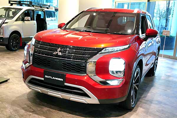 三菱 アウトランダー PHEV G レッド Mitsubishi Outlander PHEV