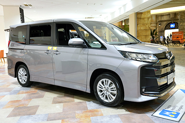 トヨタ ノア S-G グレー Toyota Noah S-G : Gray | Car and Moto in Japan