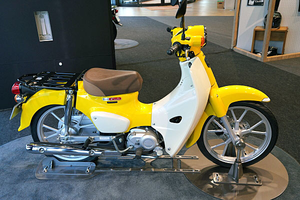 ホンダ スーパーカブ110 イエロー Honda Super Cub 110 : Yellow | Car