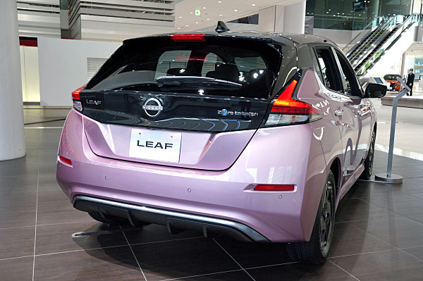 日産 リーフ X モーブ / ブラック Nissan Leaf X : Mauve/ Black