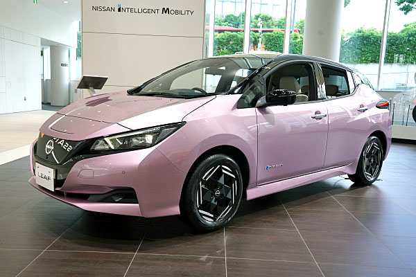 日産 リーフ X モーブ / ブラック Nissan Leaf X : Mauve/ Black | Car