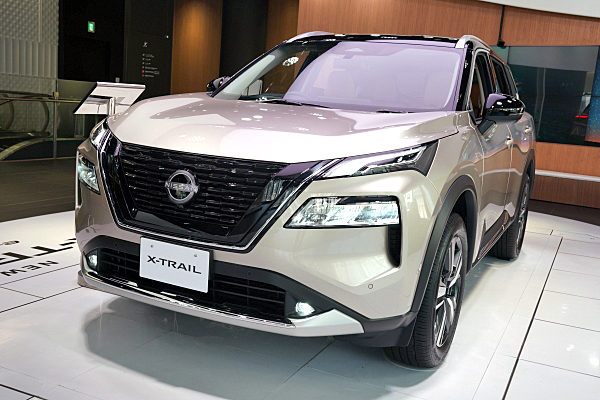 日産 エクストレイル G e-4ORCE ブロンド / ブラック Nissan X