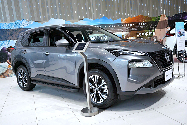 日産 エクストレイル X e-4ORCE 3列シート車 グレー Nissan X