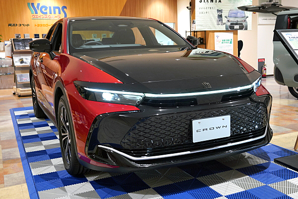 トヨタ特注 1/30 新型 クラウンクロスオーバー X 2022 カラー