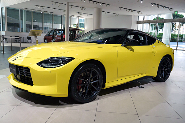 日産 フェアレディ Z バージョンST (MT) イエロー / ブラック Nissan