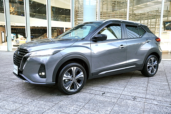 日産 キックス X ツートーンインテリアエディション グレー / ブラック