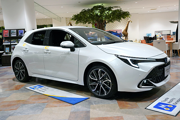 トヨタ カローラ スポーツ ハイブリッド G 