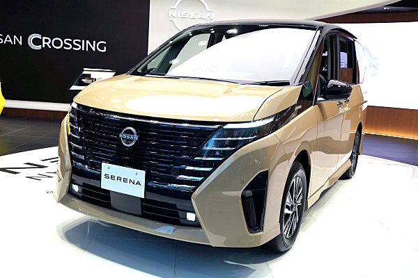 セレナ、ユウリ 日産 セレナ e－4ORCE ハイウェイスターV 4WD
