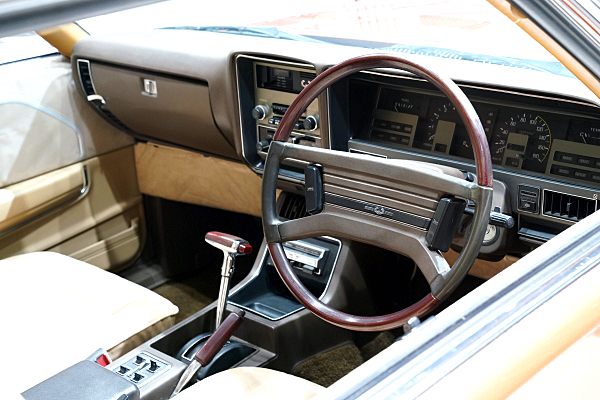 日産 ローレル 2ドア ハードトップ 2000SGL-E 1979 KHC231