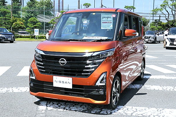 日産 ルークス ハイウェイスター G ターボ オレンジ Nissan Roox