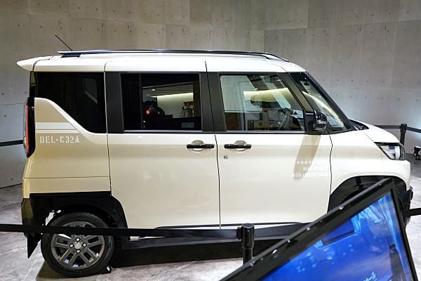 三菱 デリカミニ T プレミアム アイボリー + OP Mitsubishi