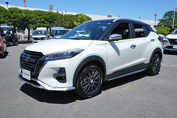 日産 キックス オーテック ホワイト / ブラック Nissan Kicks